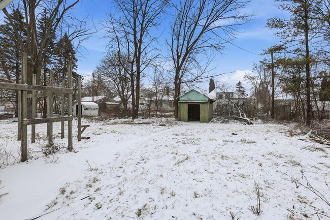 Building Photo - 2310 Jerome St