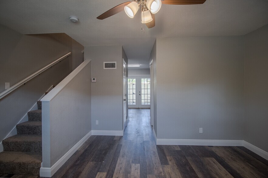 Primary Photo - 339 Park Row Ave 1-4