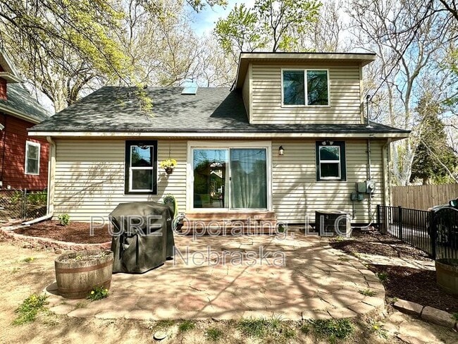 Building Photo - 5011 Miami St