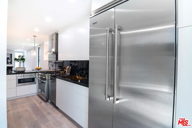 Building Photo - 1033 Carol Dr