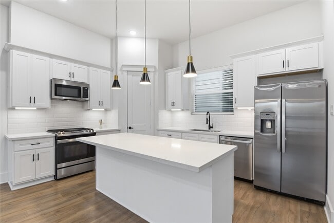 Building Photo - 1243 W 23rd St