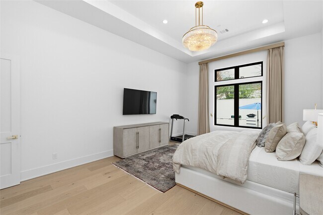 Building Photo - 13034 Memorial Dr