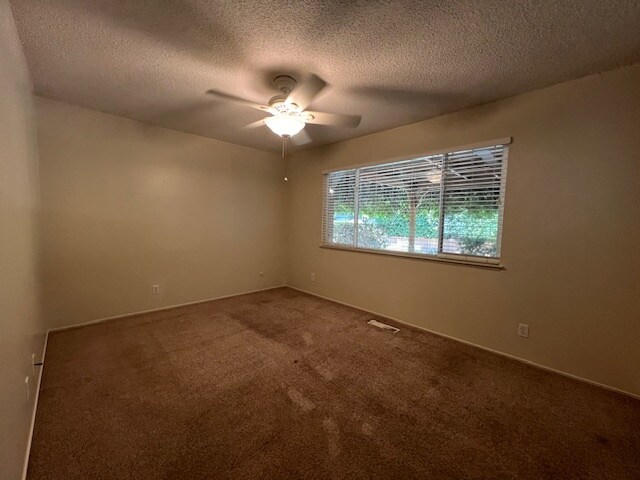 Building Photo - 39 Santos Way