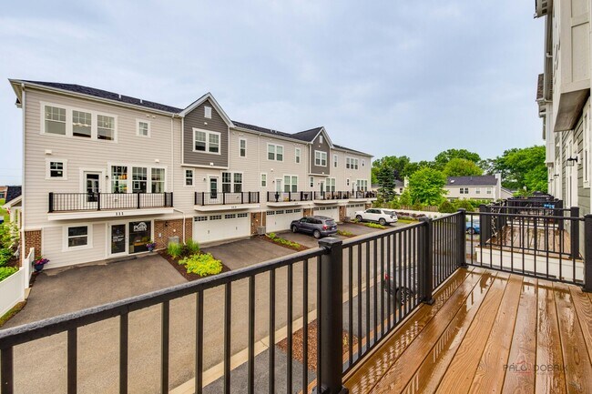 Building Photo - 121 Yorktown Ct