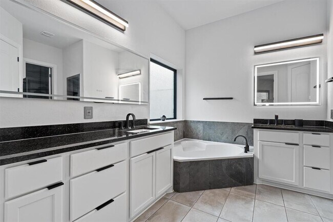 Building Photo - 9808 Bayshore Bend