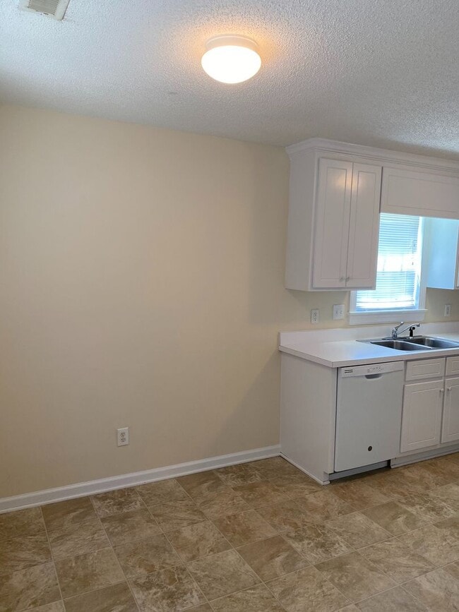 Building Photo - Jayne Lane Duplexes - Bldg 3