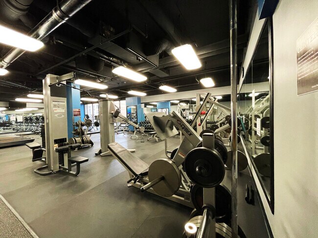 Building Photo - 10 E Ontario St