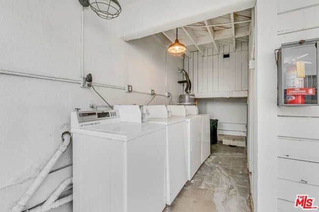 Building Photo - 8613 W Olympic Blvd