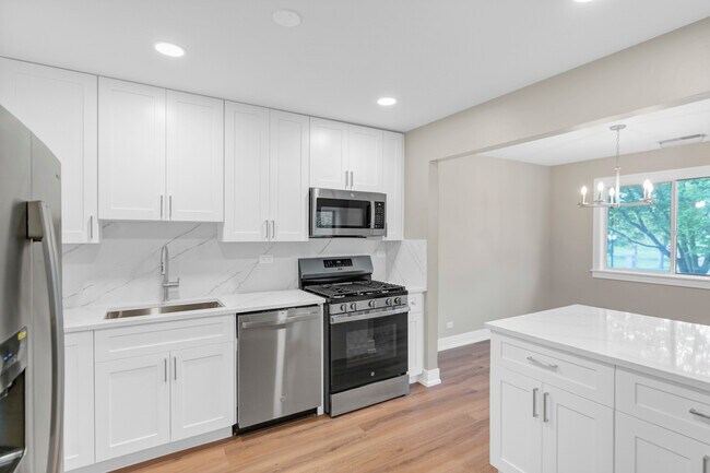 Building Photo - 350 Newgate Ct