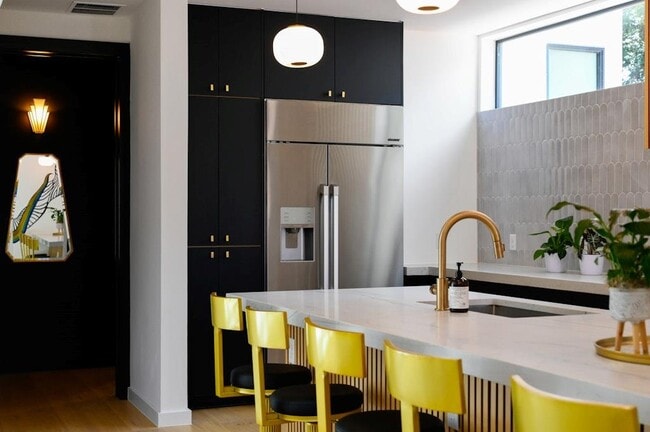 Building Photo - 7809 Woodrow Ave