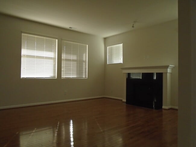 Building Photo - 3 Bedroom Bothell, Sommerwood Home