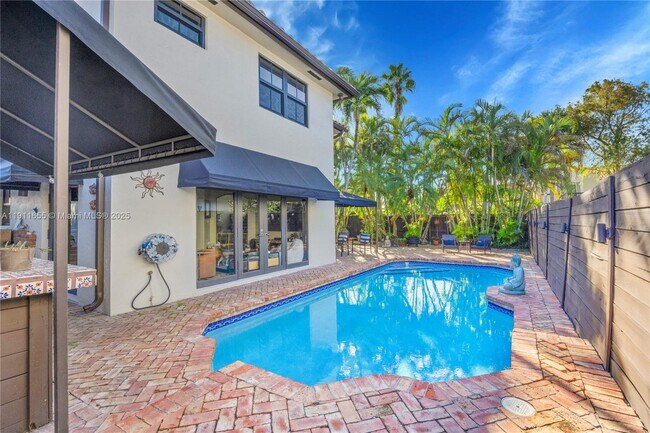 Building Photo - 10845 SW 75th St