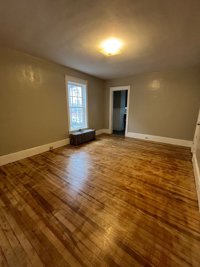 Building Photo - Spacious Apartment in Mercersburg