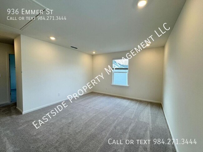 Building Photo - 936 Emmer St