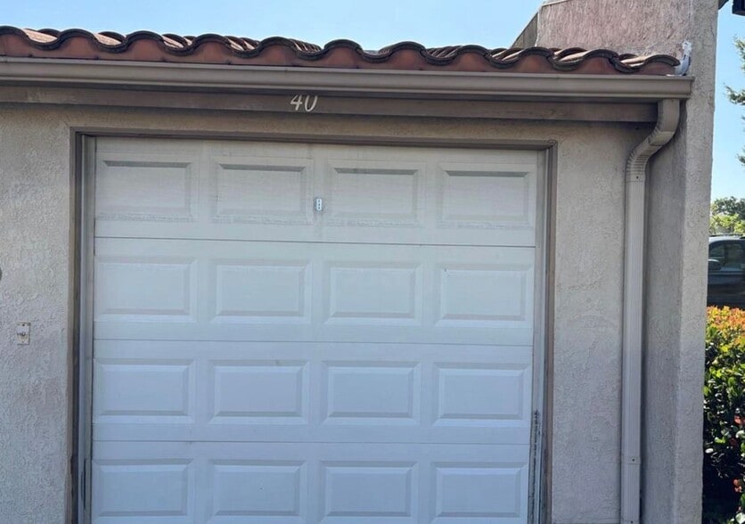 Building Photo - 4791 Lago Dr