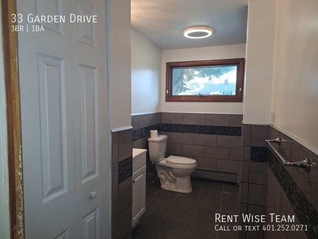 Building Photo - 33 Garden Dr