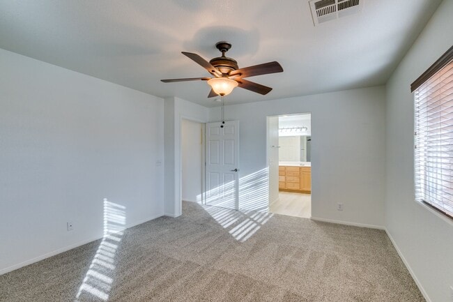 Building Photo - Great 3 bedroom house with a large loft an...