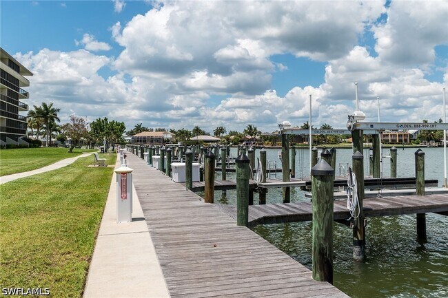 Building Photo - 591 Seaview Ct