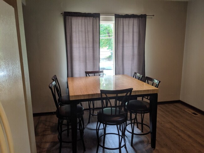Building Photo - 1612 S Olive