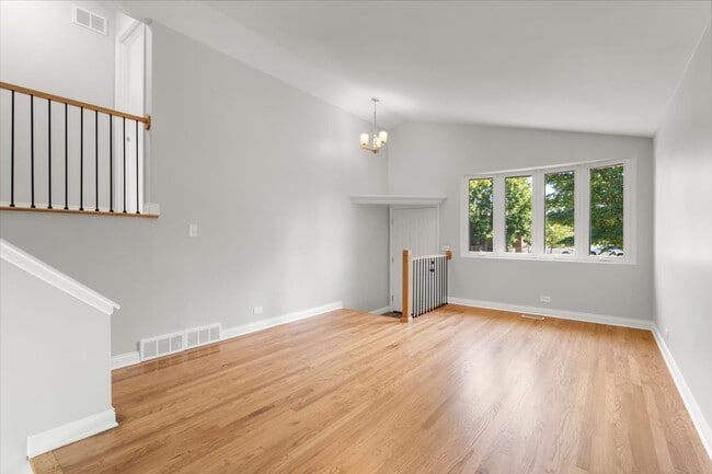 Building Photo - 1704 N Drury Ln