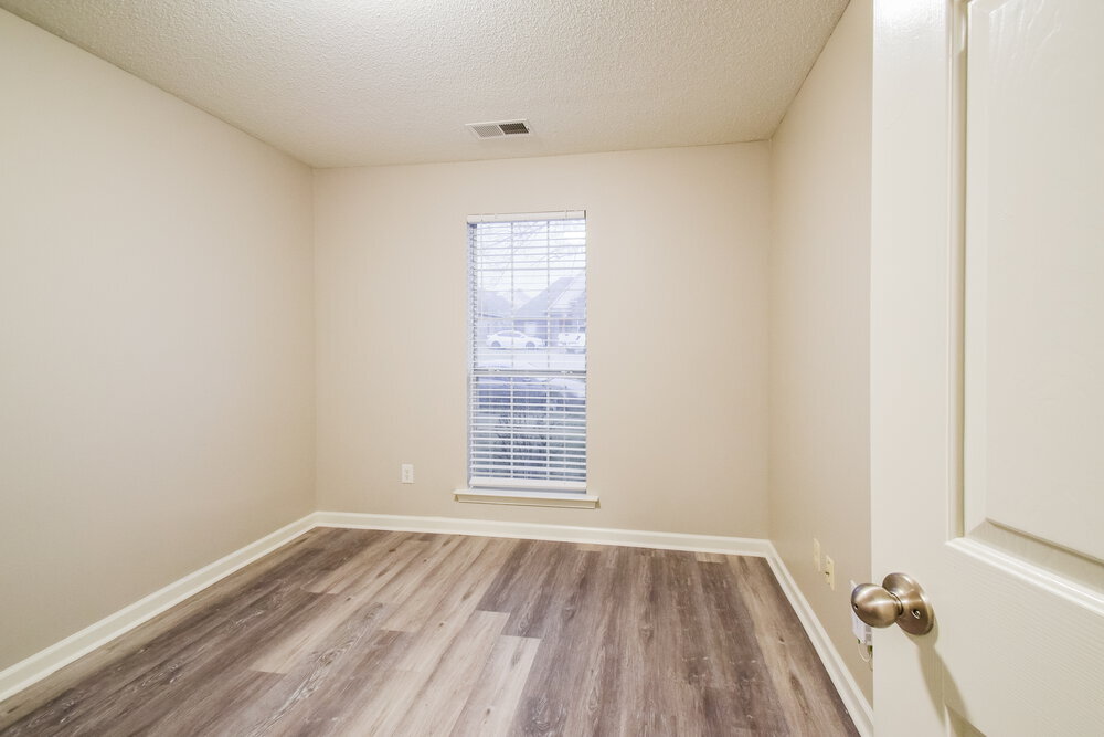 Building Photo - 10283 Green Moss Dr N