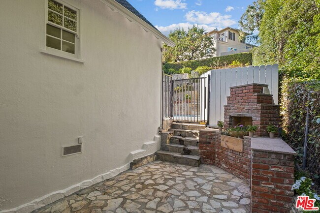 Building Photo - 10527 Le Conte Ave
