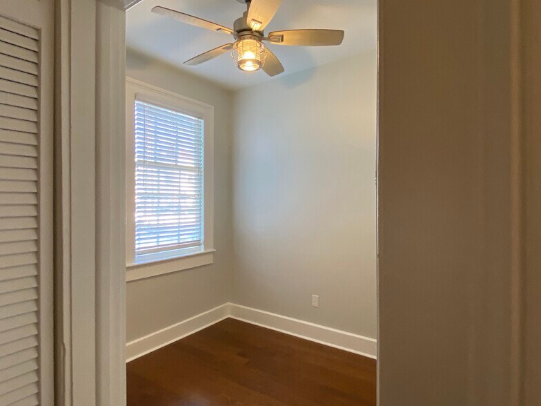 First bedroom - 118 W Duffy St
