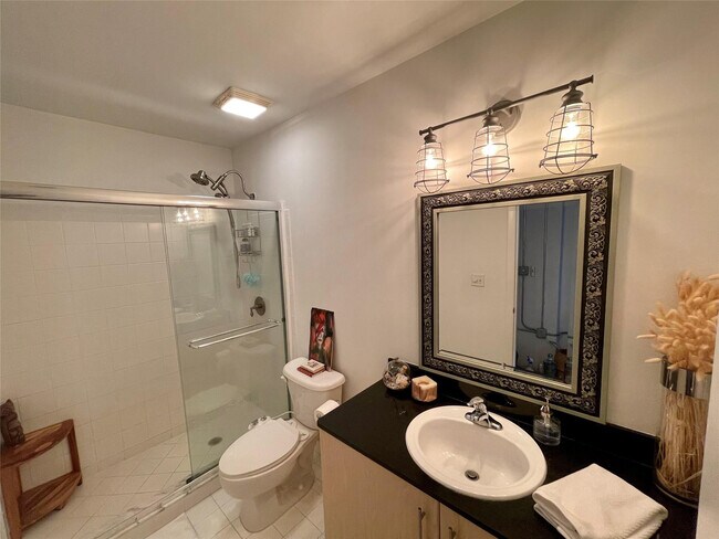 Building Photo - 444 N E St