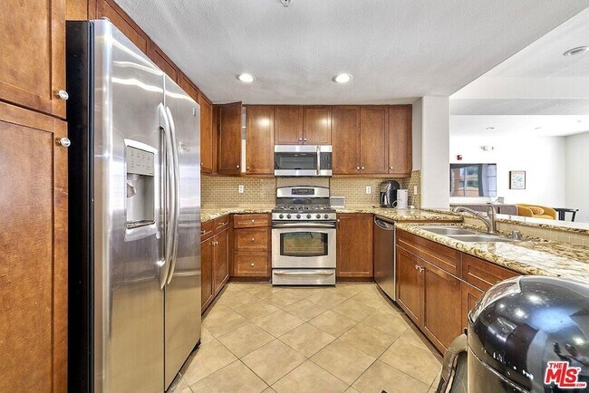 Building Photo - 360 W Ave 26