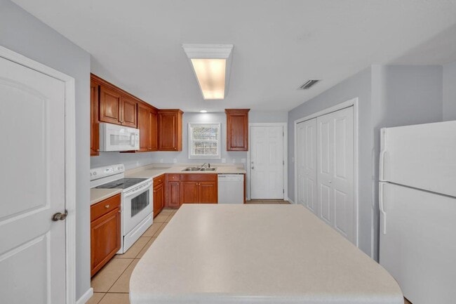 Building Photo - 5086 Greyfield Pl N