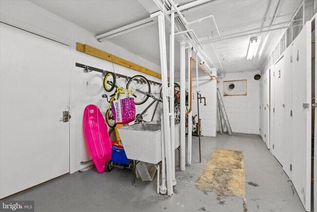 Building Photo - 3332 Spring Ln