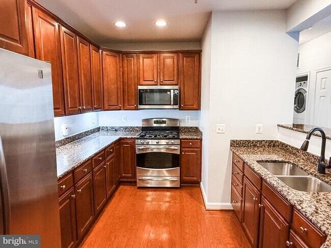 Building Photo - 701 Cobblestone Blvd