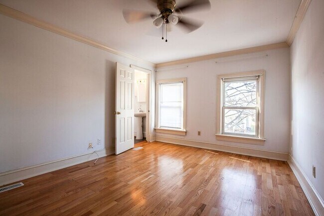 Building Photo - 1405 Charles St