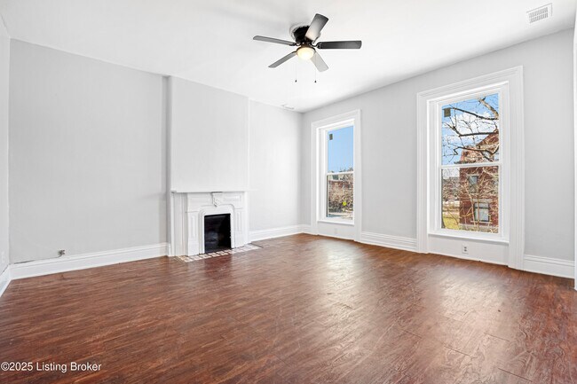Building Photo - 1033 S Brook St