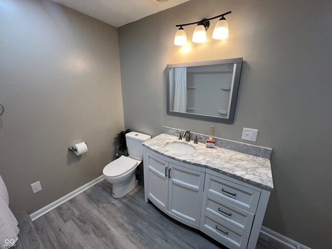 Building Photo - 344 W Columbine Ln