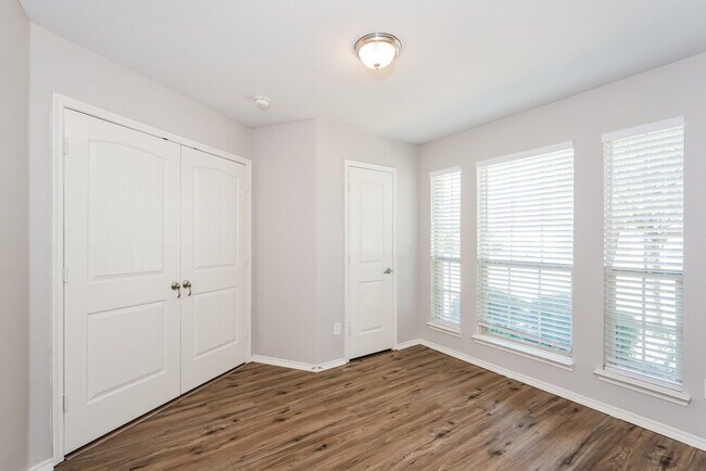 Building Photo - 2026 Allyson Dr.