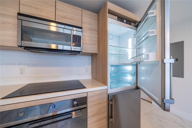 Building Photo - 16385 Biscayne Blvd