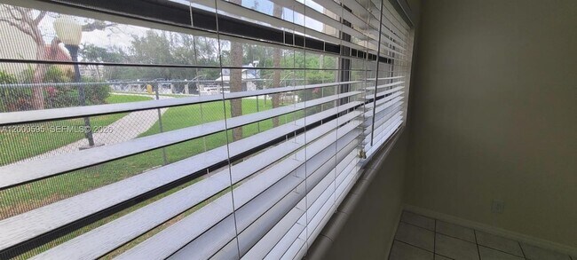 Building Photo - 1340 NE 28th Ave