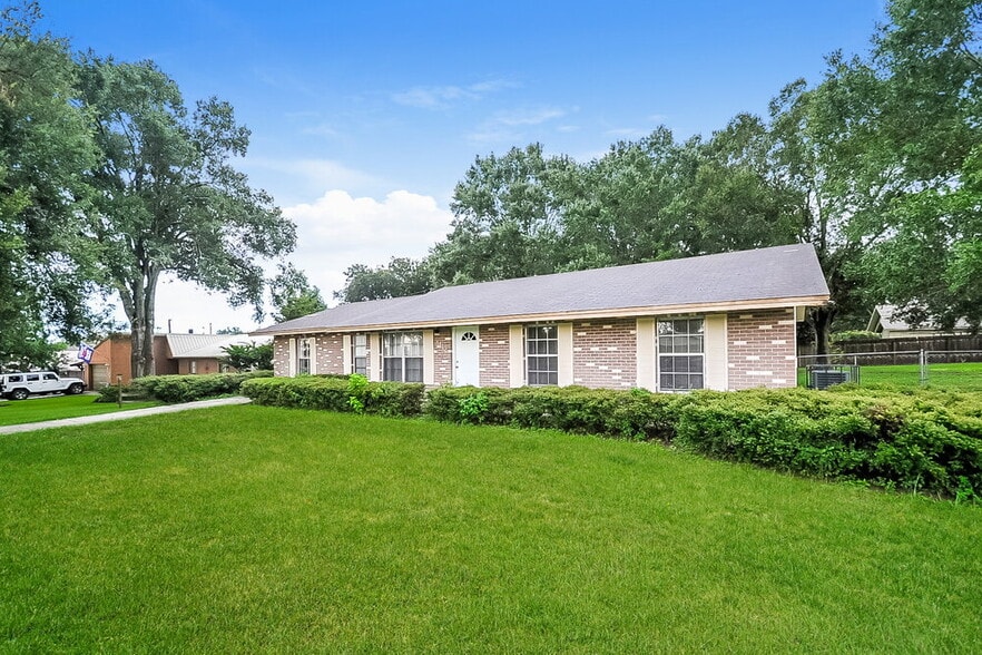 Building Photo - 3412 Groveview Dr