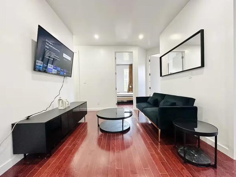 Building Photo - Crown Heights Room, HDTV, 24 min to Manhattan #537