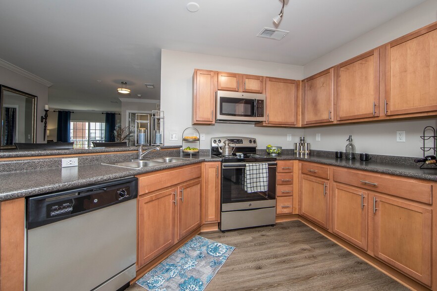 Kitchen - Heritage at Settlers Landing Apartments