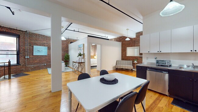 Building Photo - 19 Stanhope St