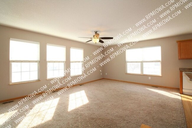 Building Photo - 3052 SW Arlan Ln
