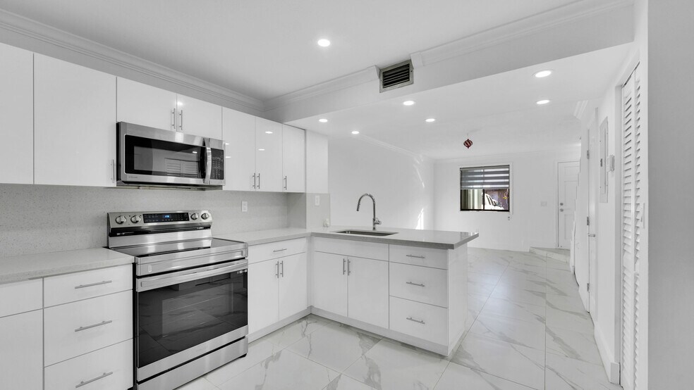 Building Photo - 1917 SW 107th Ave