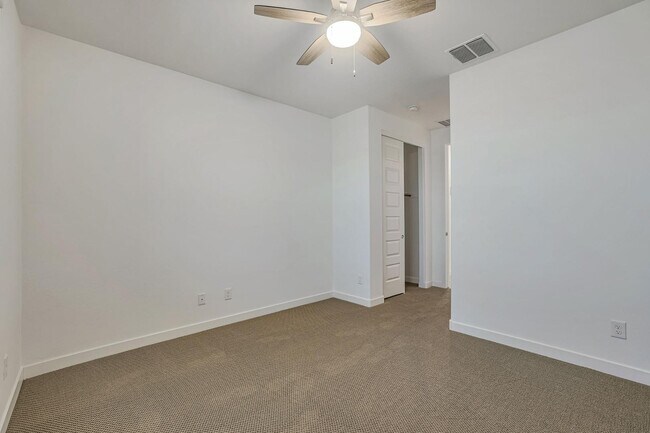 Building Photo - 12881 N 145th Dr