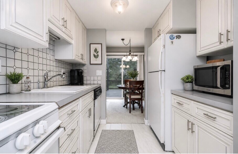 Building Photo - 6221 Acropolis Dr SE