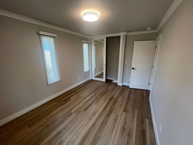 Building Photo - 630 Hollenbeck Ave