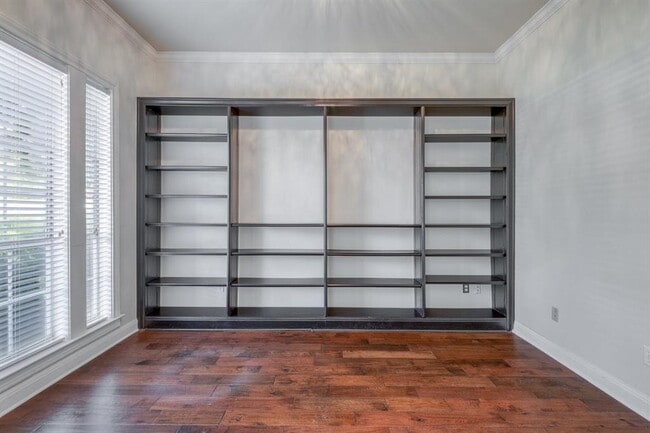 Building Photo - 9215 Spicebrush Dr