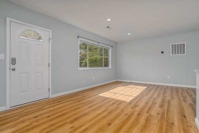 Building Photo - 566 Owl Nest Rd