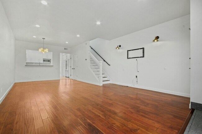 Building Photo - 1133 24th St